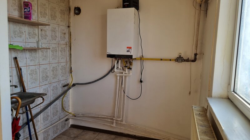 Rahova, piata, in apropiere de sectia de politie