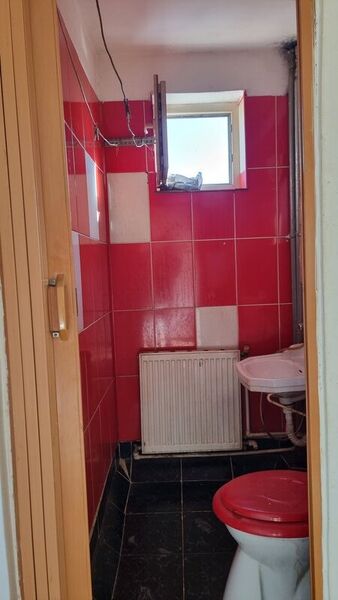 Rahova, piata, in apropiere de sectia de politie